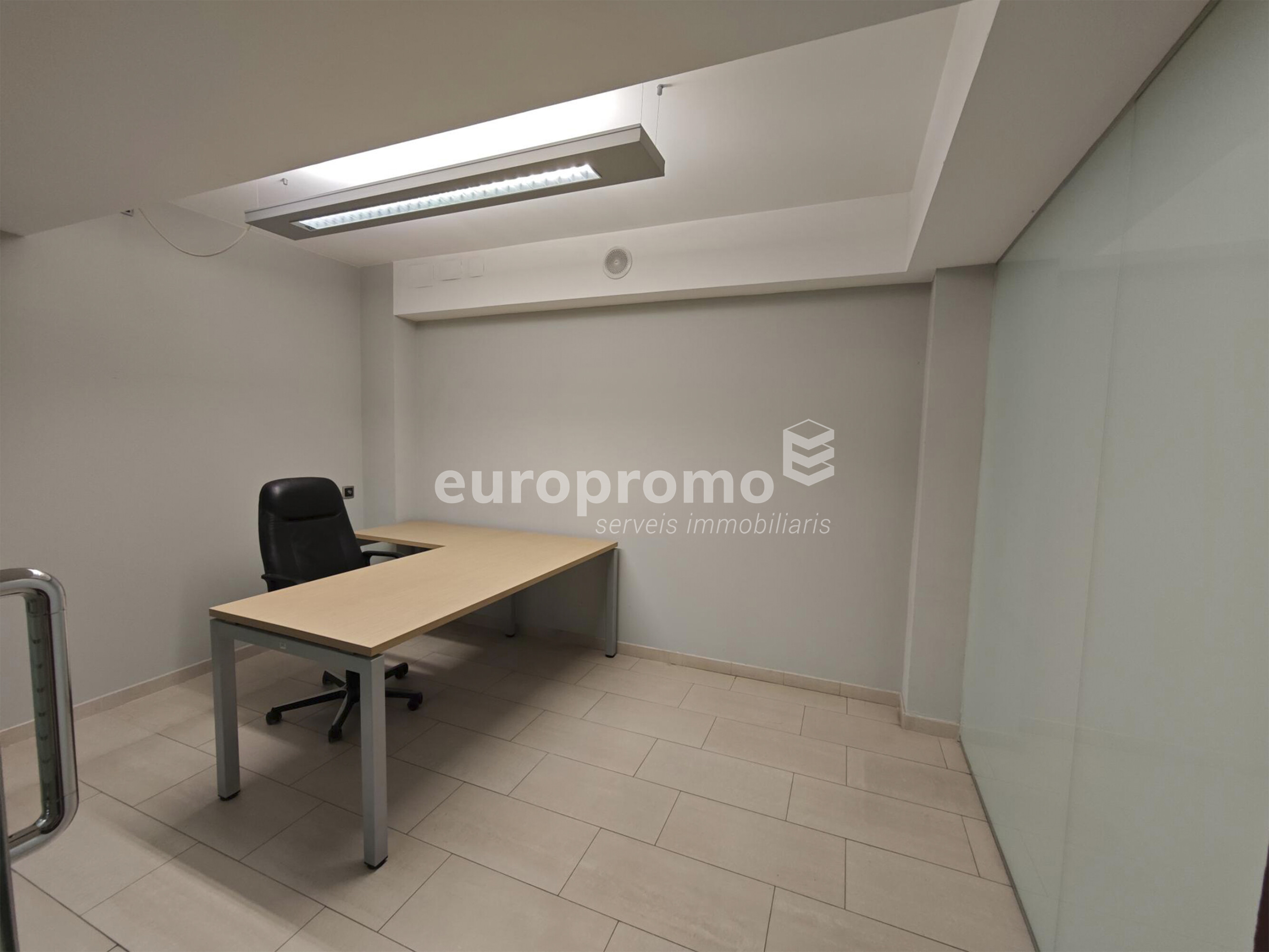 Local de 400m2 situat al centre de Girona!